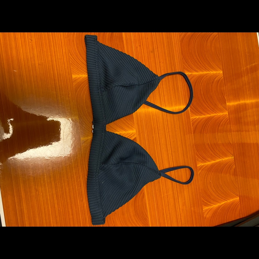 Hollister Ribbed Triangle top
